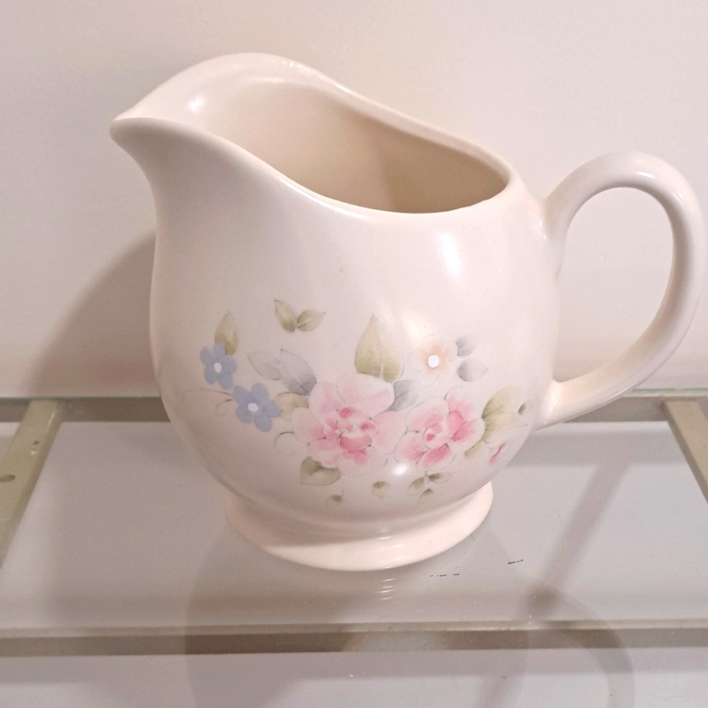 Vintage Pfaltzgraff Tea Rose Print Cottagecore Shabby Chic  Gravy Boat/pitcher.